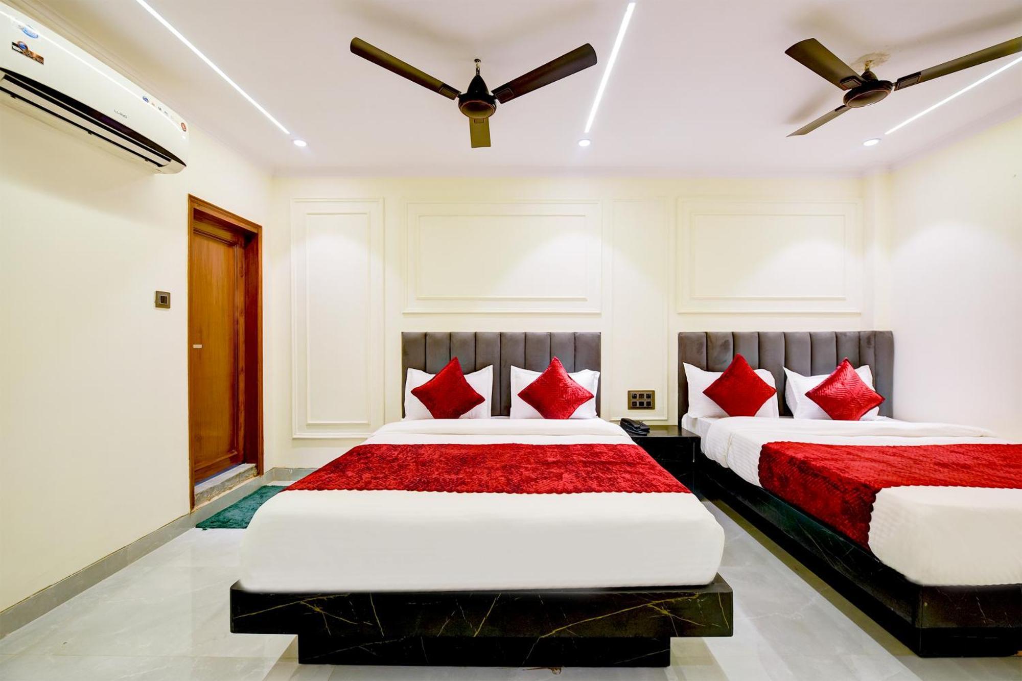 Hotel Surya Plaza Нью-Дели Экстерьер фото