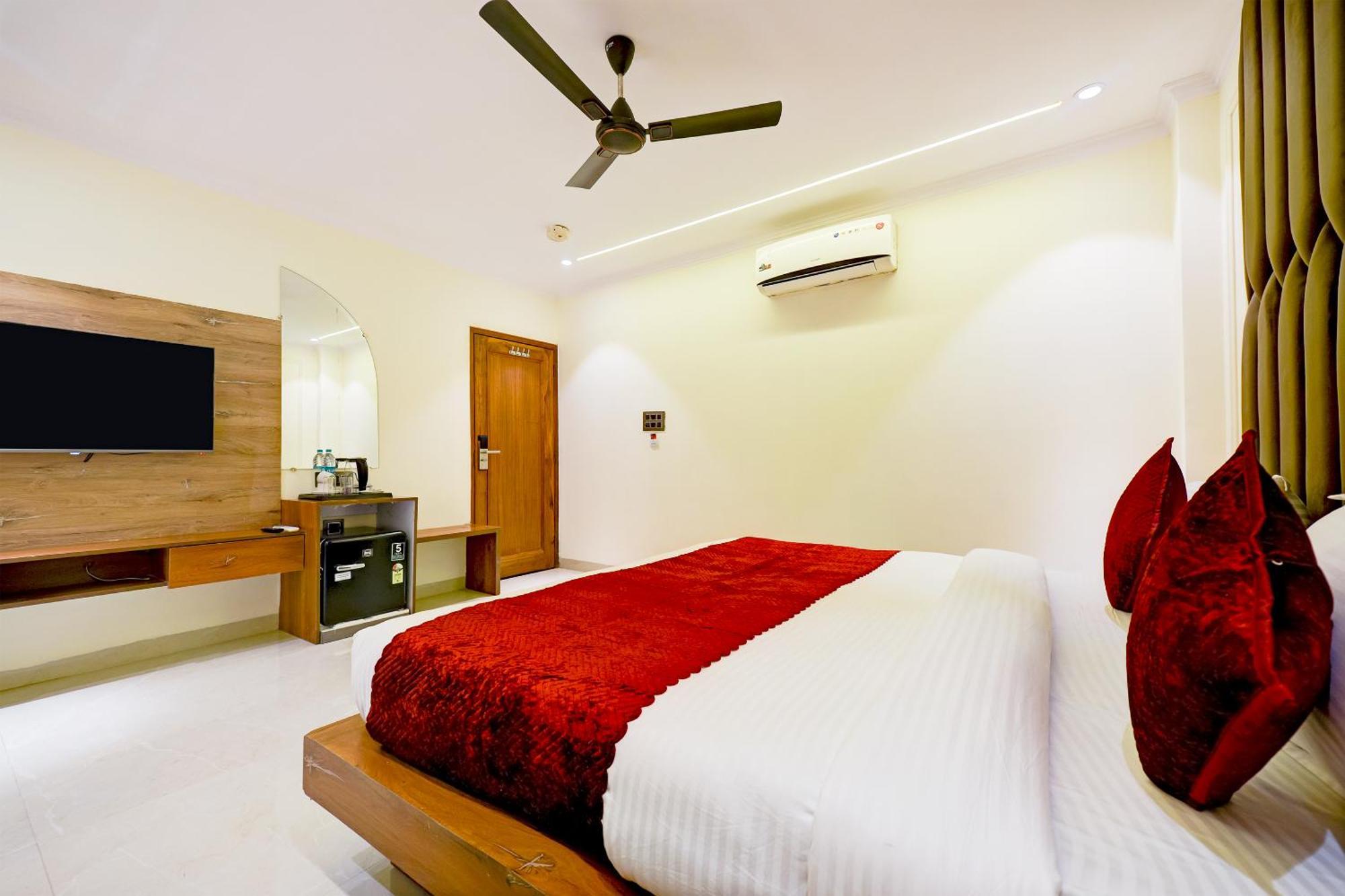 Hotel Surya Plaza Нью-Дели Экстерьер фото