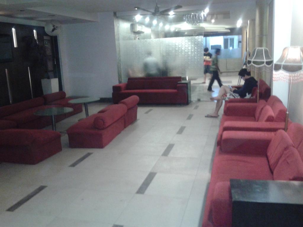 Hotel Surya Plaza Нью-Дели Экстерьер фото