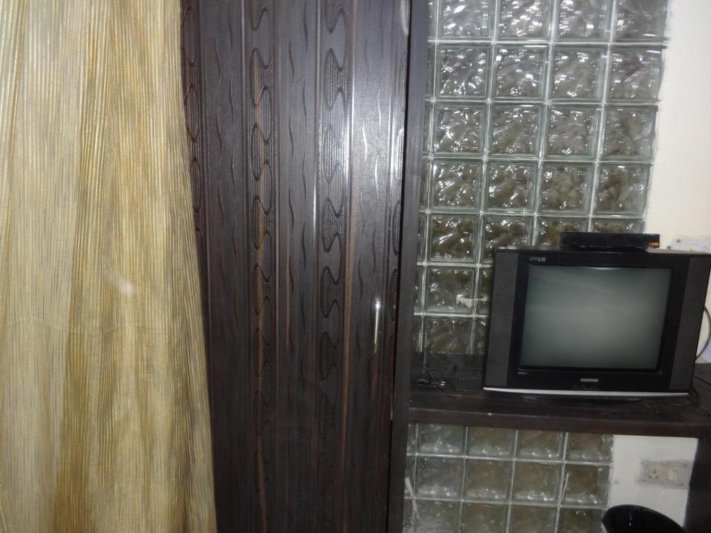 Hotel Surya Plaza Нью-Дели Экстерьер фото