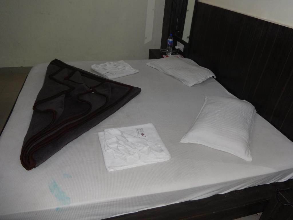 Hotel Surya Plaza Нью-Дели Экстерьер фото